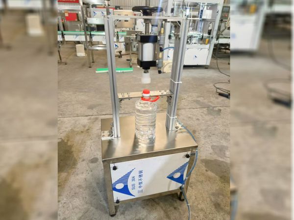 QD型氣動壓蓋機